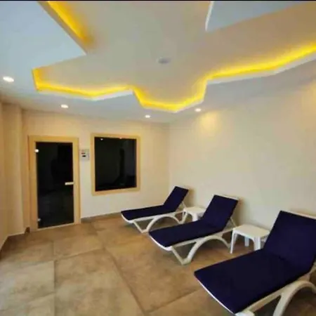 Sea View 1Br Apt - Steps To Beach - Modern Residence *