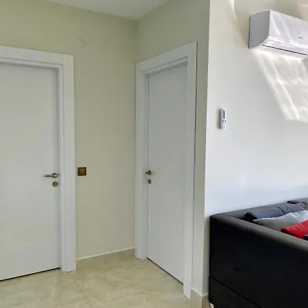 Sea View 1Br Apt - Steps To Beach - Modern Residence Lejlighed