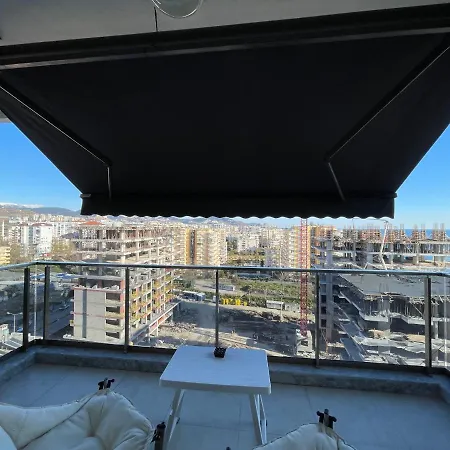 Sea View 1Br Apt - Steps To Beach - Modern Residence