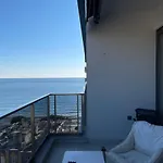 Sea View 1Br Apt - Steps To Beach - Modern Residence אלאניה