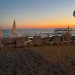 Sea View 1Br Apt - Steps To Beach - Modern Residence Αλάνια