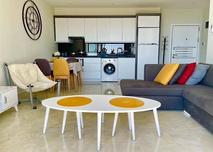 Daire Sea View 1Br Apt - Steps To Beach - Modern Residence *