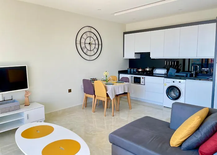 Sea View 1Br Apt - Steps To Beach - Modern Residence Daire