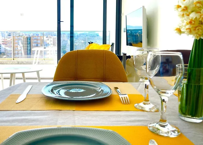 Daire Sea View 1Br Apt - Steps To Beach - Modern Residence *