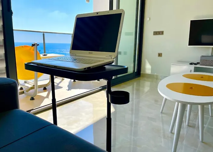 Daire Sea View 1Br Apt - Steps To Beach - Modern Residence *