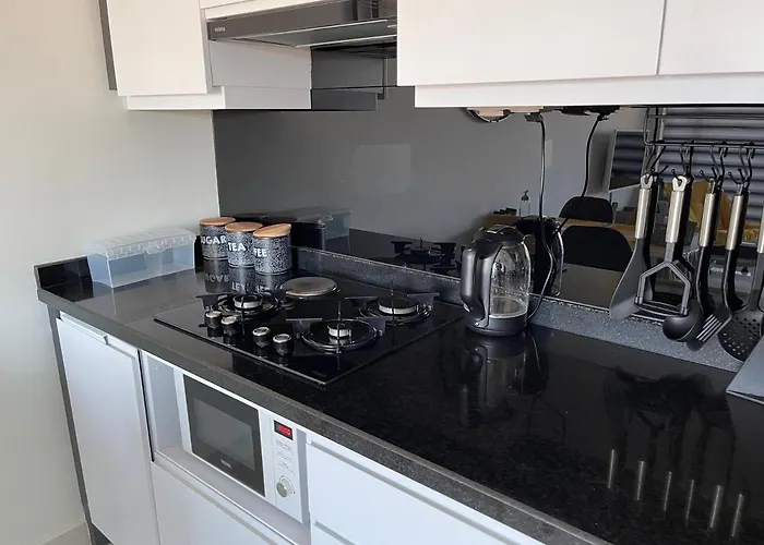 Sea View 1Br Apt - Steps To Beach - Modern Residence Daire *